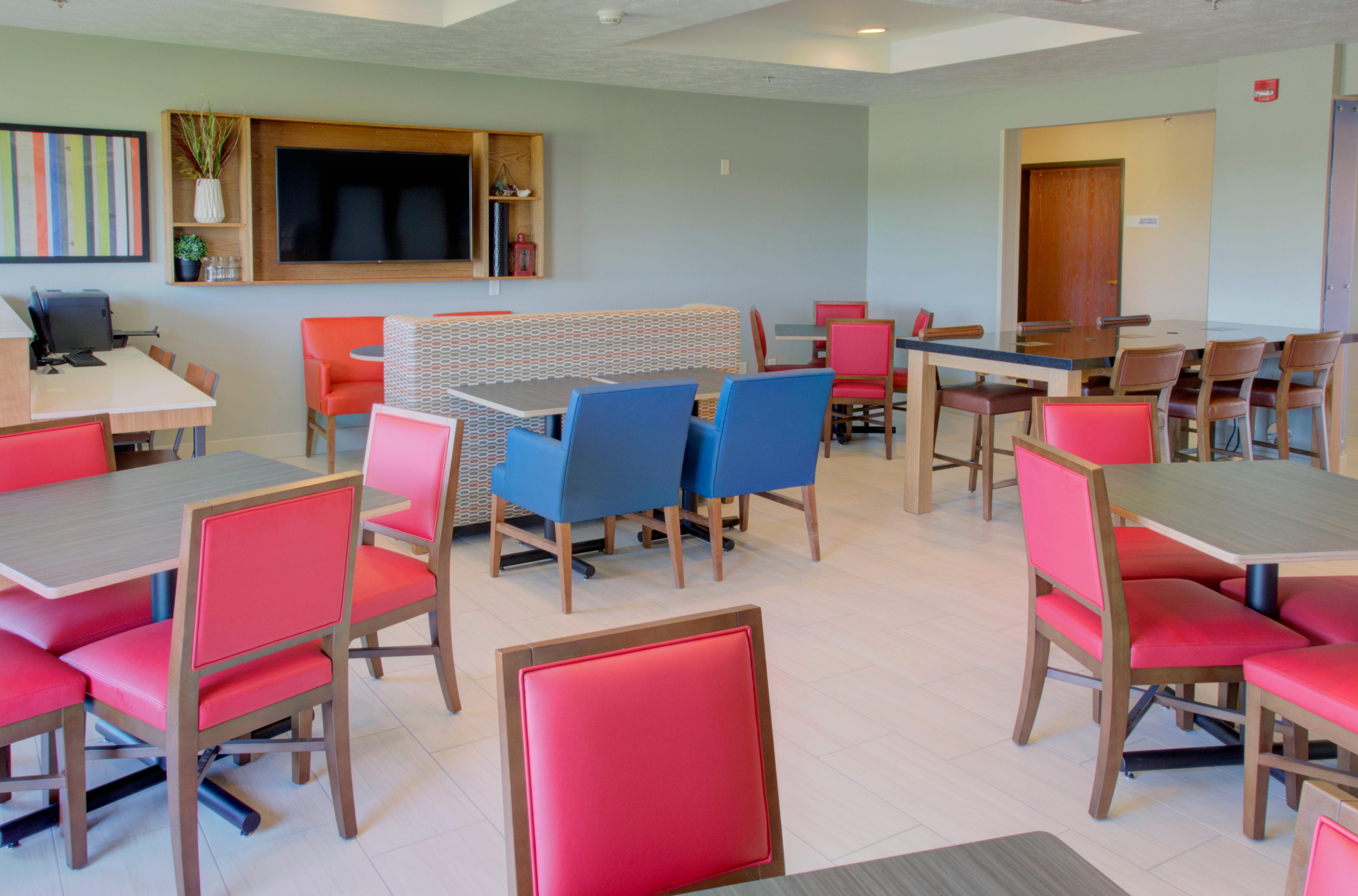 Holiday Inn Express & Suites Le Mars By Ihg Bagian luar foto