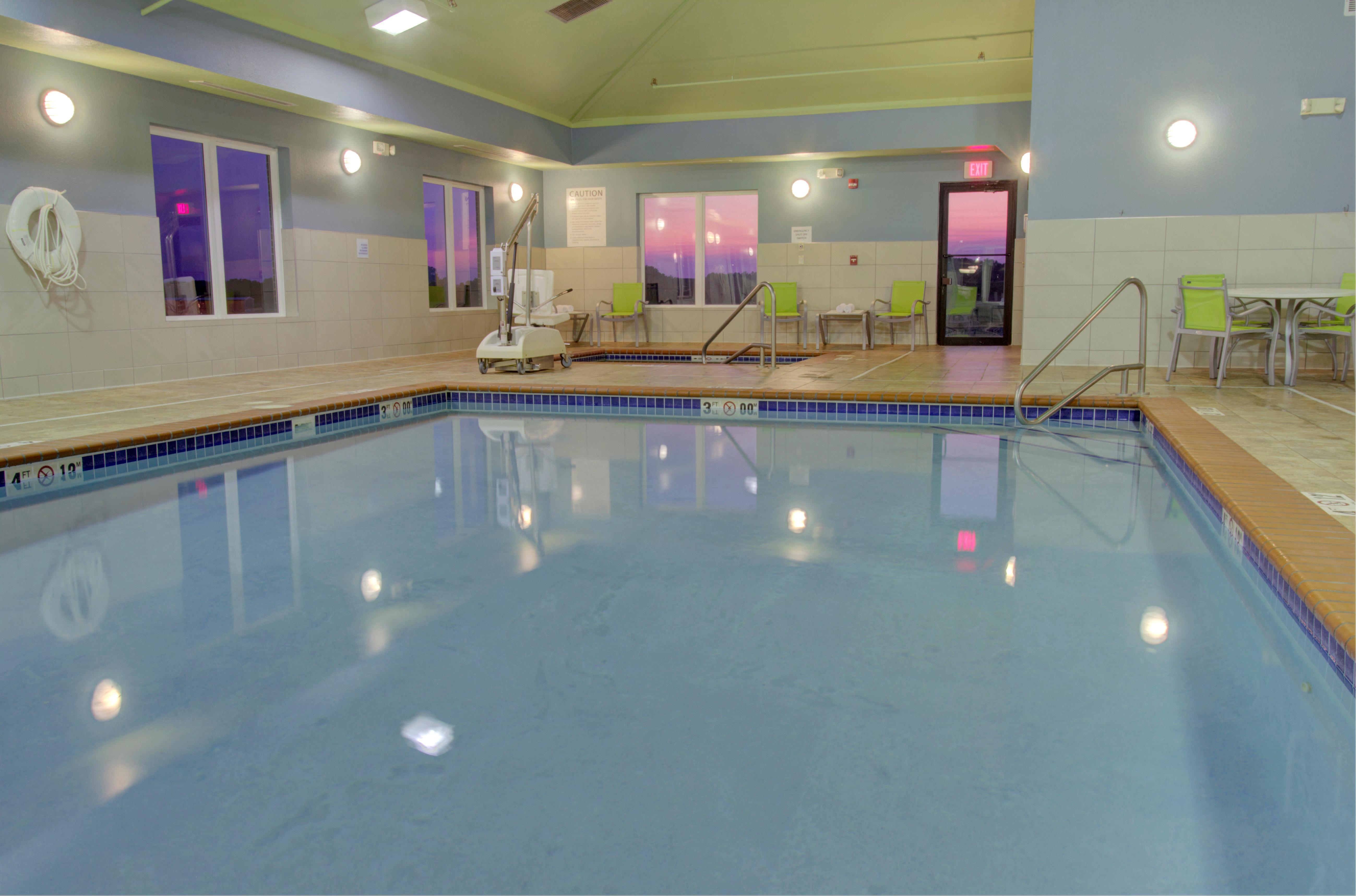 Holiday Inn Express & Suites Le Mars By Ihg Bagian luar foto