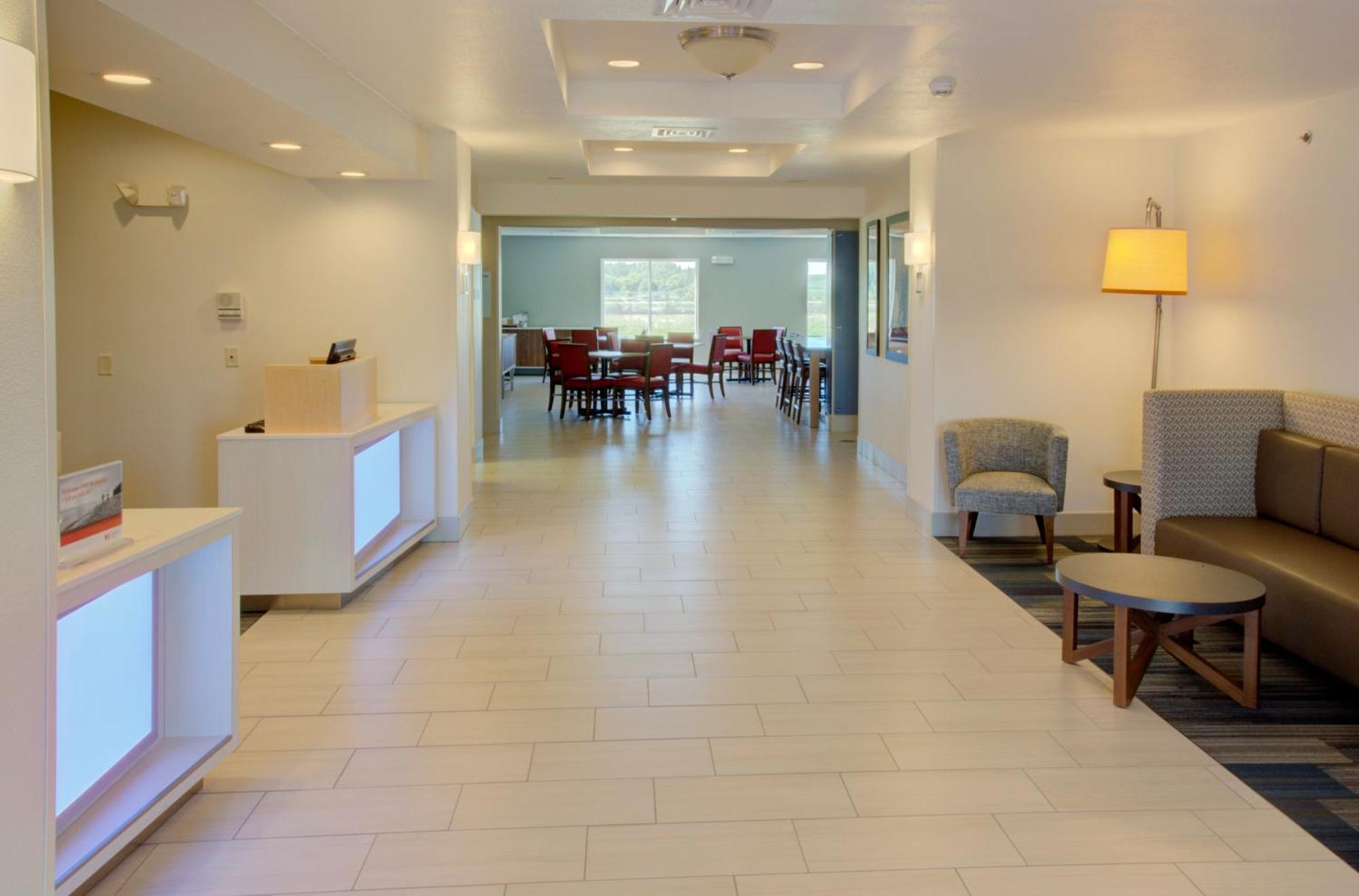 Holiday Inn Express & Suites Le Mars By Ihg Bagian luar foto