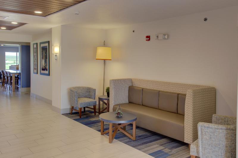Holiday Inn Express & Suites Le Mars By Ihg Bagian luar foto