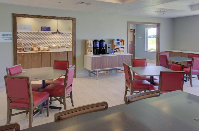 Holiday Inn Express & Suites Le Mars By Ihg Bagian luar foto