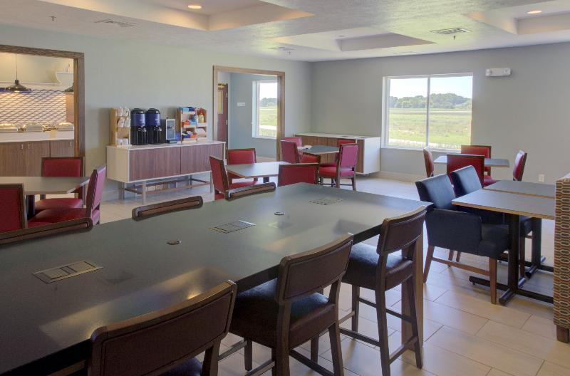 Holiday Inn Express & Suites Le Mars By Ihg Bagian luar foto