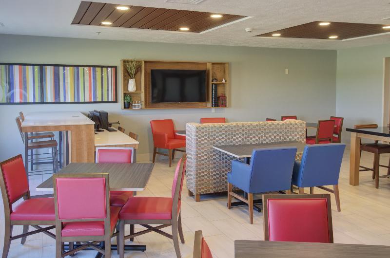 Holiday Inn Express & Suites Le Mars By Ihg Bagian luar foto